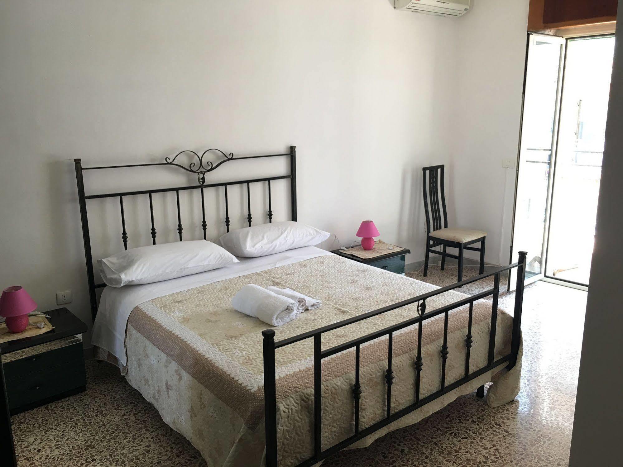B&B Crotone Eksteriør bilde